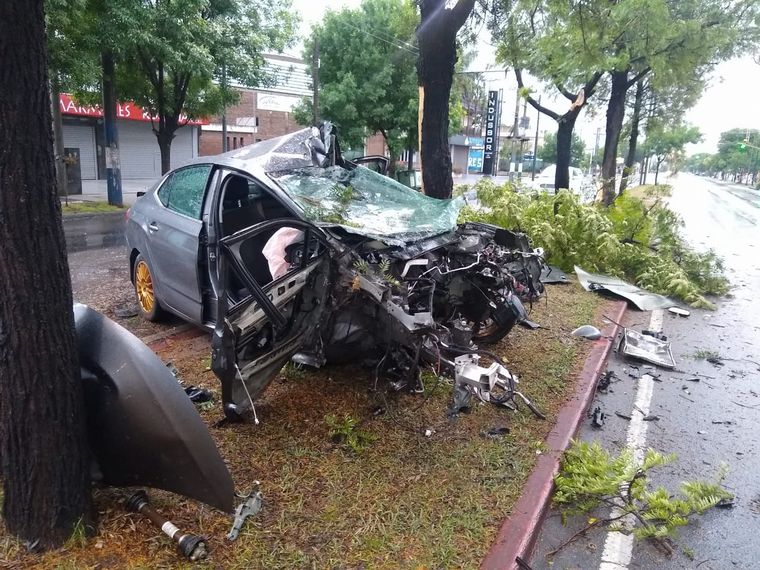 FOTO: El automóvil Citröen C4 Lounge quedó destruido.