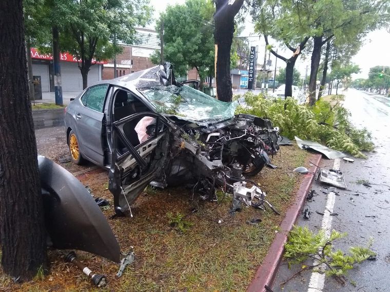 El automóvil Citröen C4 Lounge quedó destruido.