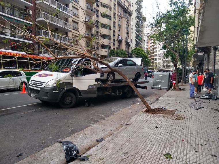 Espectacular triple choque en Recoleta.