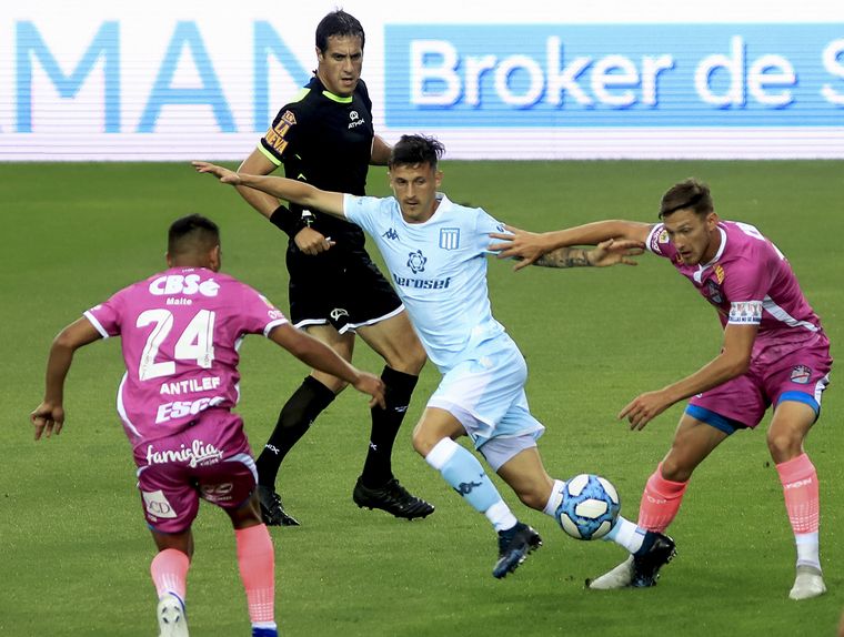 Racing cayó ante Arsenal