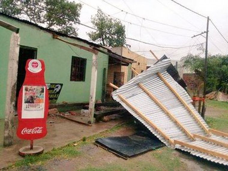 Los vientos del sudoeste llegaron a los 80 km/h.
