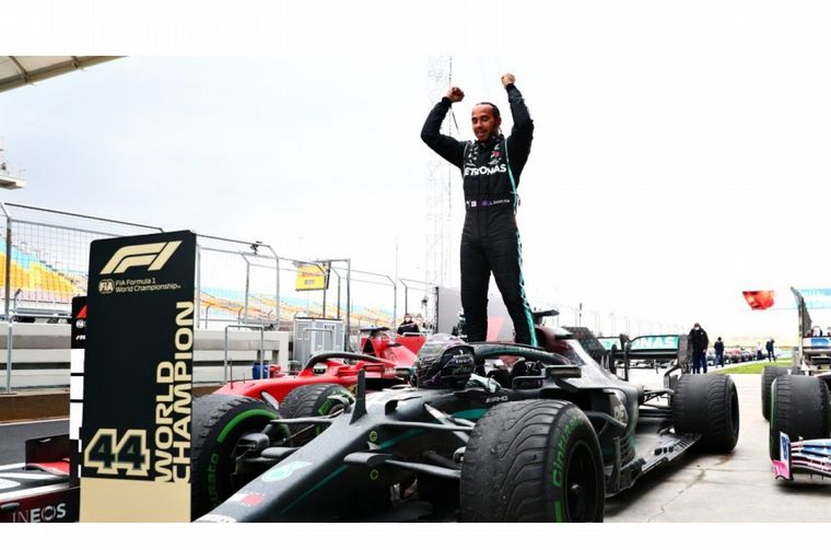 El inglés, emocionado, celebra su increíble logro en Turquía