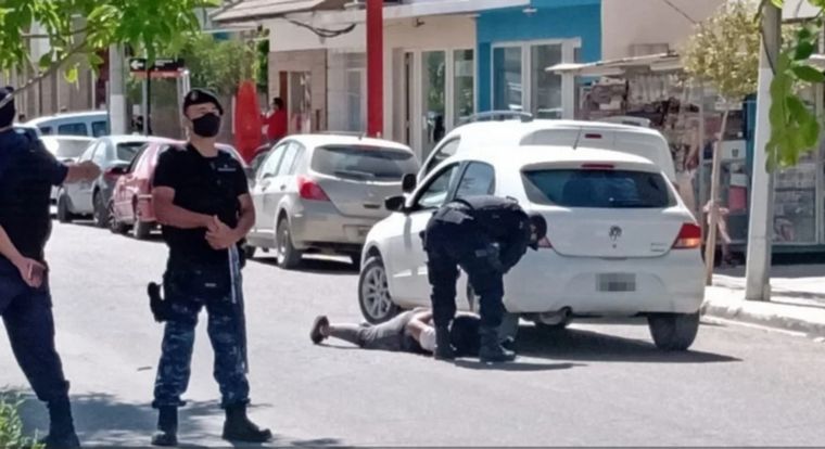 El joven fue detenido luego de robar un local comercial de Puerto Madryn.