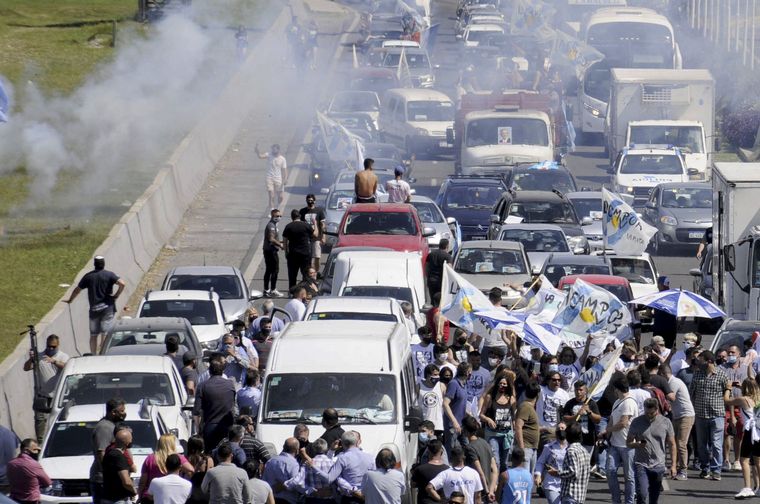 Caravana de la militancia de La Plata a Buenos Aires