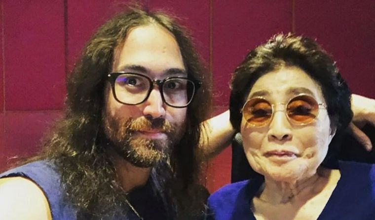 Yoko Ono cedió la gestión de todos sus negocios a su hijo Sean