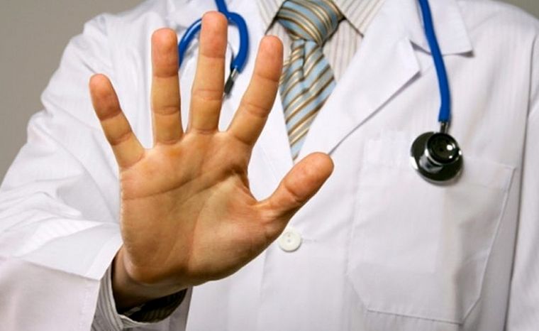 Médicos podrán negarse, excepto cuando esté en juego la vida o salud de la paciente. 