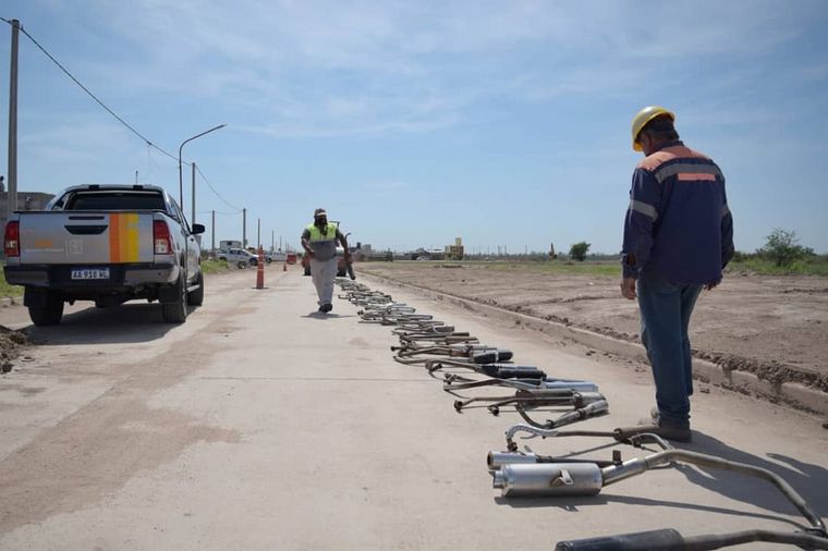 En Arroyito destruyeron caños de escape ruidosos secuestrados de motocicletas