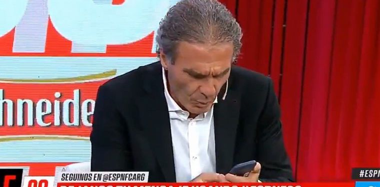 Ruggeri protagonizó un incómodo momento por un llamado.