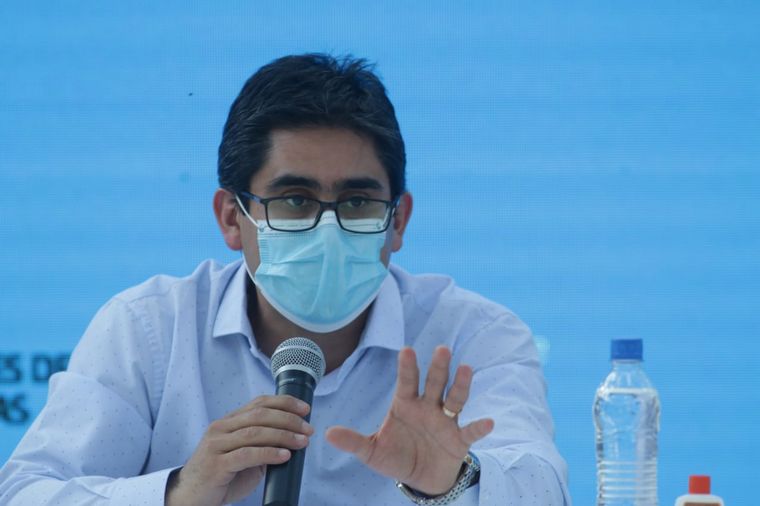 Diego Cardozo, ministro de Salud de Córdoba, en conferencia de prensa.