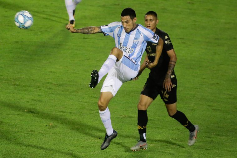 Atlético Tucumán y Racing levantaron el telón de la fecha.
