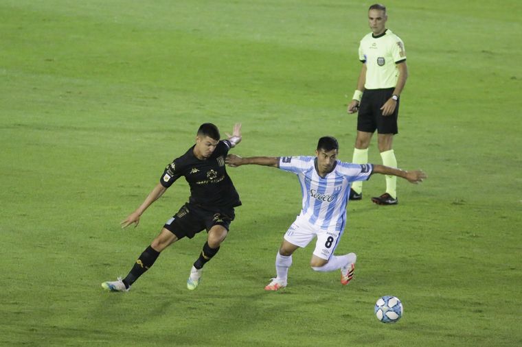 Atlético Tucumán y Racing levantaron el telón de la fecha.