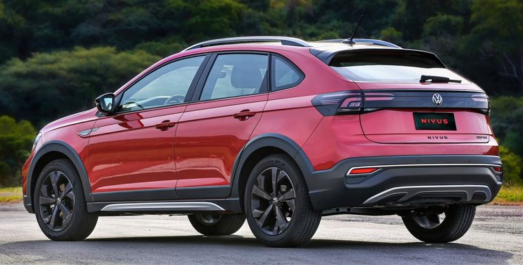 La línea de su parte trasera, afirma la deportividad natural, con mucha personalidad