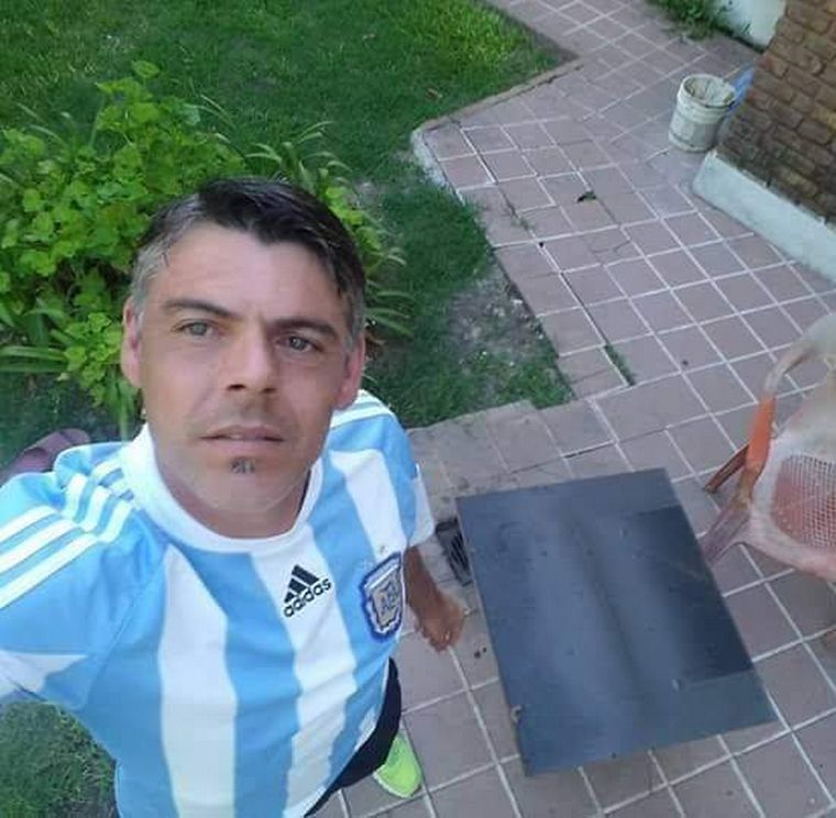 Vive en la calle, cumplió 45 años y sus ex compañeros le hicieron un festejo especial