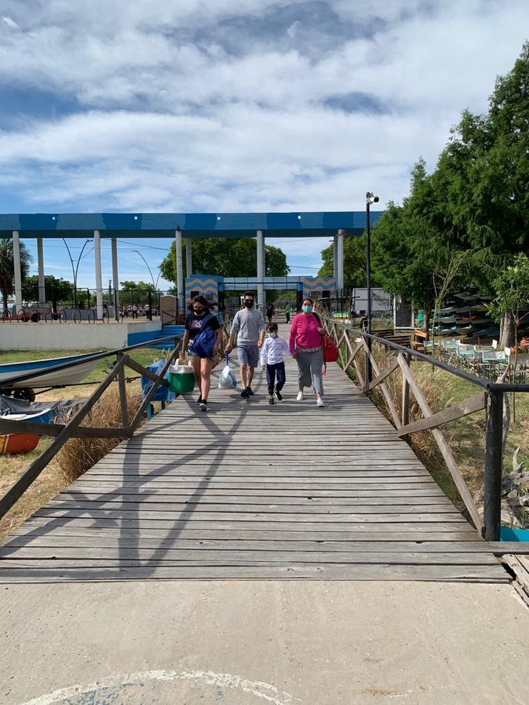 Si se sale del círculo, se deberá usar el barbijo.