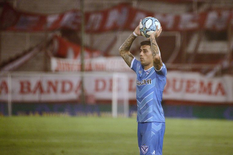 Vélez ganó 2 a 1 Huracán y pasó a lo más alto de la Zona 6