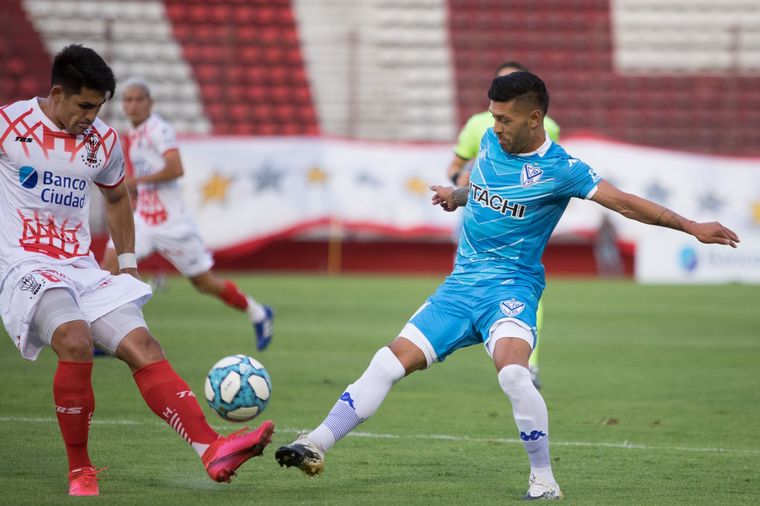 Vélez ganó 2 a 1 Huracán y pasó a lo más alto de la Zona 6