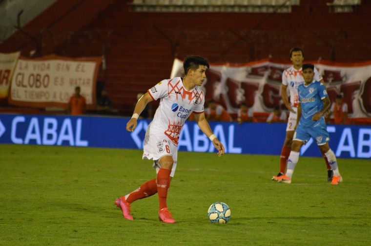 Vélez ganó 2 a 1 Huracán y pasó a lo más alto de la Zona 6