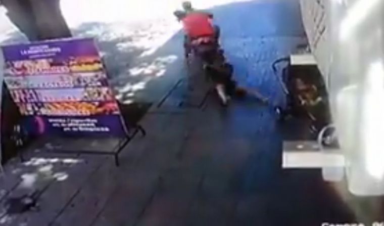 Inseguridad en Tucumán: la arrastraron varios metros para quitarle la cartera