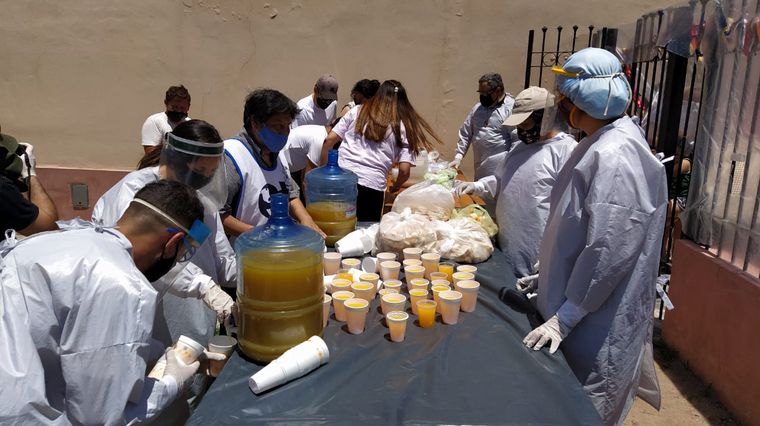 La Fundacion San Alejo organizó un almuerzo solidario para más de 200 personas