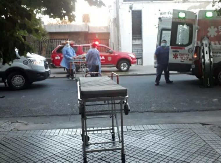 FOTO: Cinco jóvenes heridos al caer un ascensor en Rosario.
