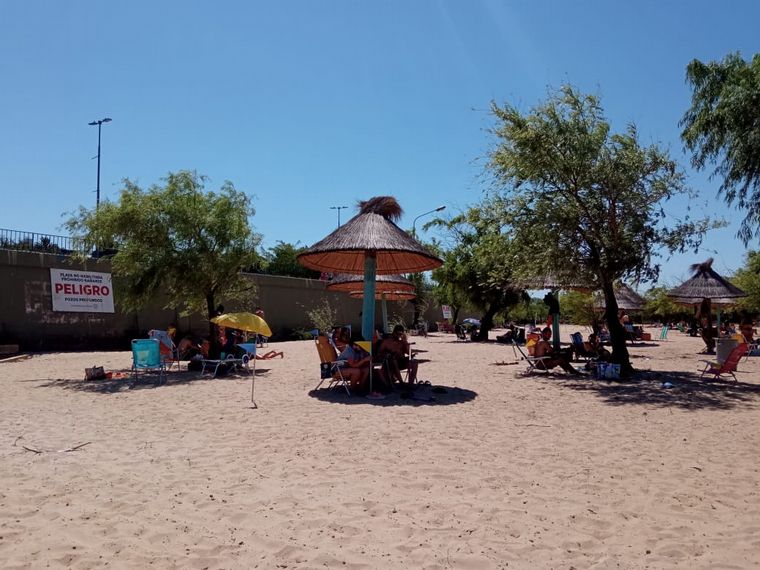 Abrieron los clubes de playa de Rosario.