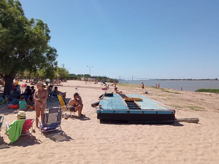 Abrieron los clubes de playa de Rosario.