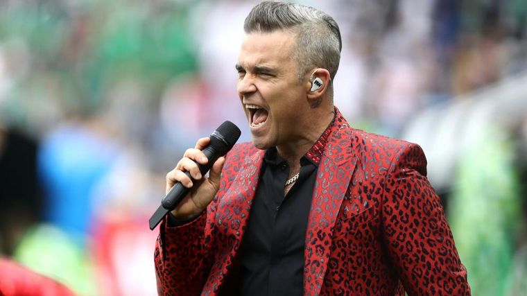 Robbie Williams presentó su nueva canción navideña.