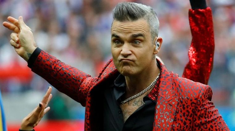 Robbie Williams presentó su nueva canción navideña.