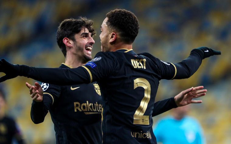El Barcelona aplastó al Dinamo Kiev en Ucrania.