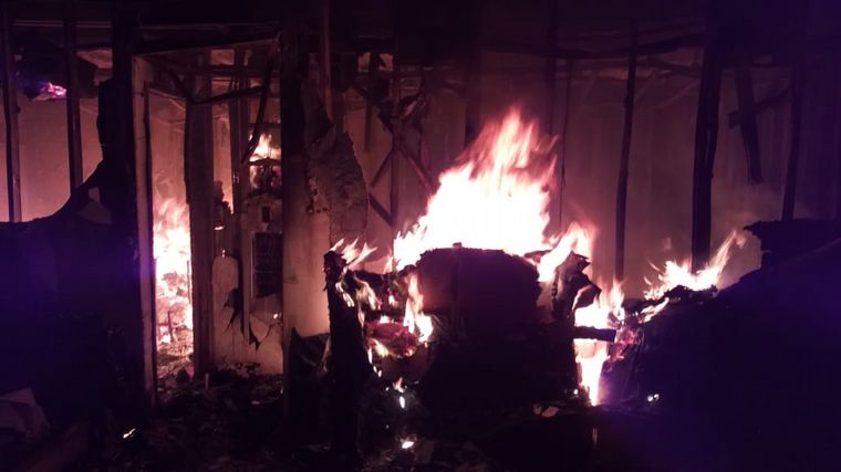 Se incendió la casa del actor Diego Reinhold en Calamuchita