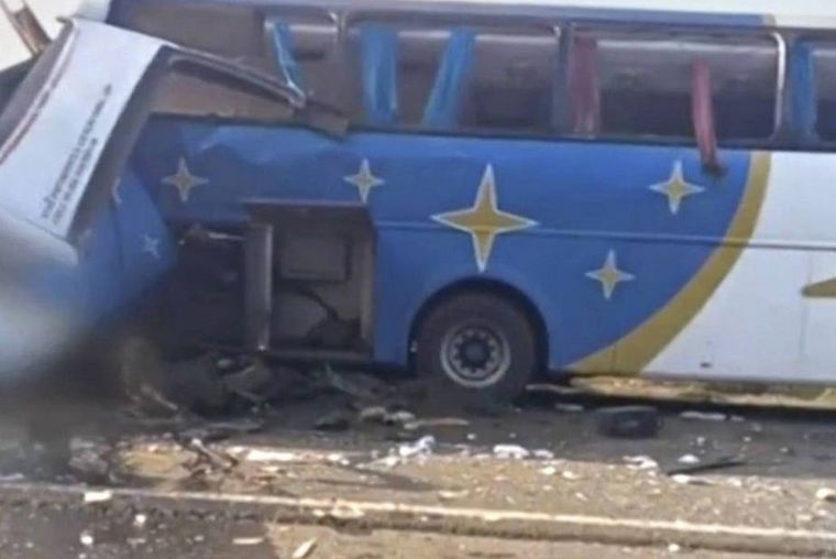 FOTO: Chocó un camión con un colectivo en Brasil: al menos 37 muertos.