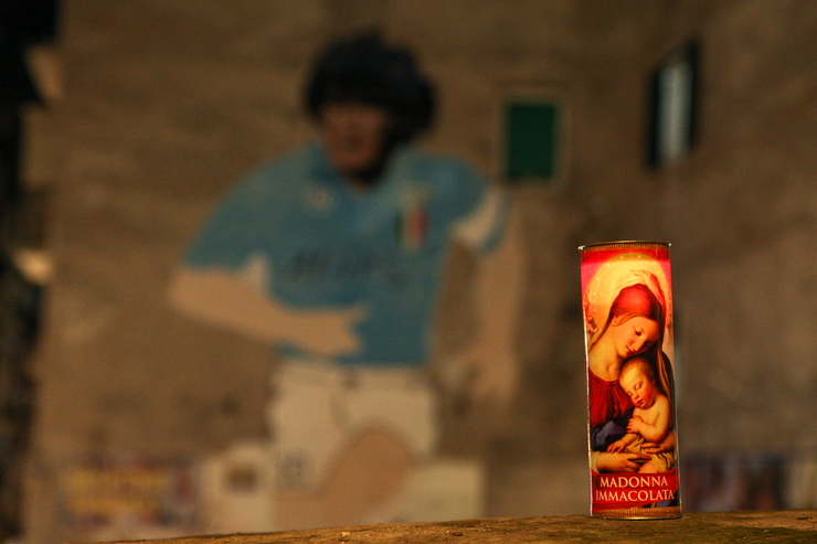 Mural de 1990 en Quartieri Spagnoli. FOTO: AFP.