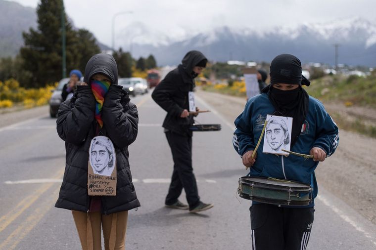 Imágenes de la movilización por Rafael Nahuel. FOTO: Marcelo Martínez.