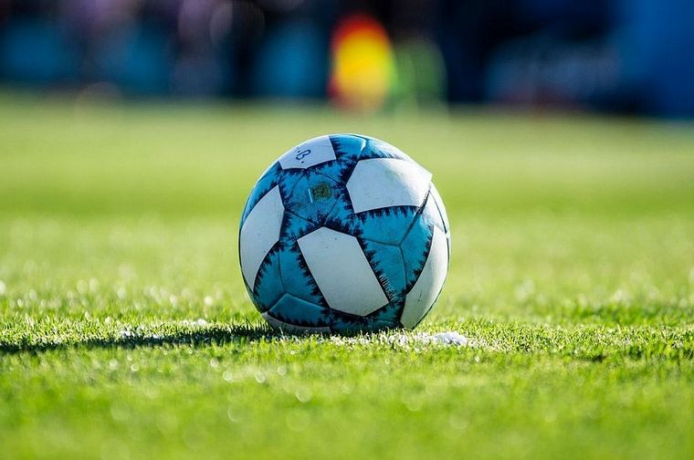 Habrá fútbol el fin de semana pese a la muerte de Diego Maradona.