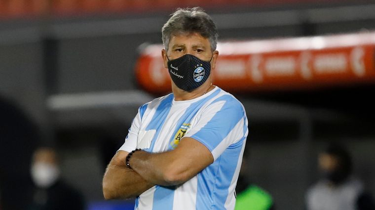 Renato Gaúcho homenajeó a Maradona en el banco de Gremio.