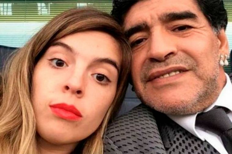 FOTO: El emotivo mensaje de Dalma a un año de la muerte de Diego.