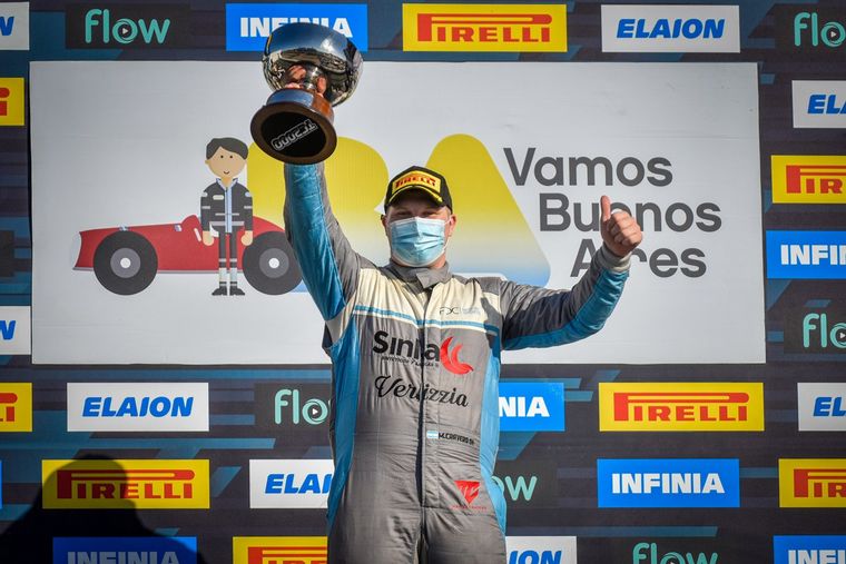 El festejo de Matías Cravero en el podio del Viernes de TC2000.
