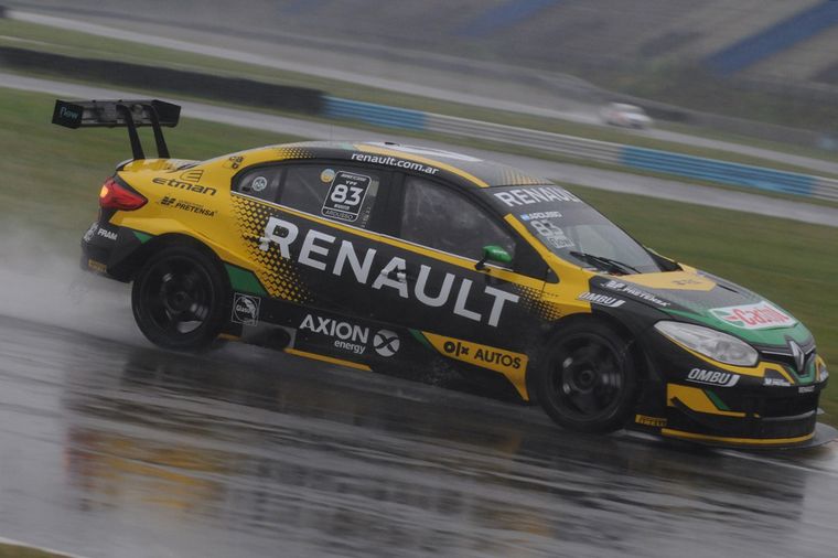 Con superficie mojada, Ardusso sacó a relucir todo su talento sobre el Fluence.