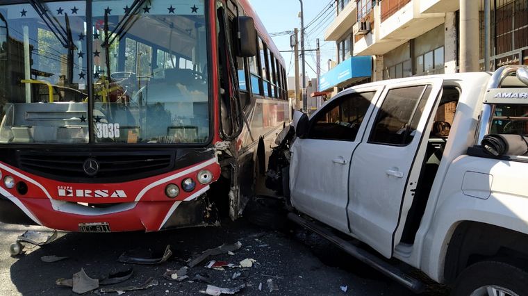 Chocó de frente contra un colectivo de Ersa.