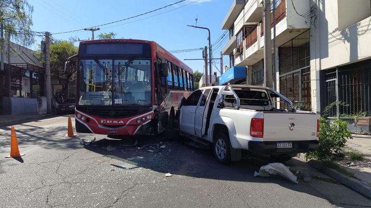 Chocó de frente contra un colectivo de Ersa.