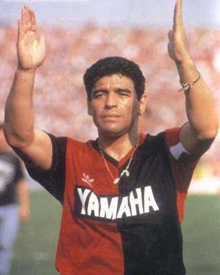 El emotivo homenaje de Messi a Maradona en el Barcelona