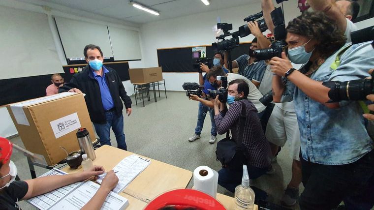 Juan Manuel Llamosas asistió a votar junto a su familia.