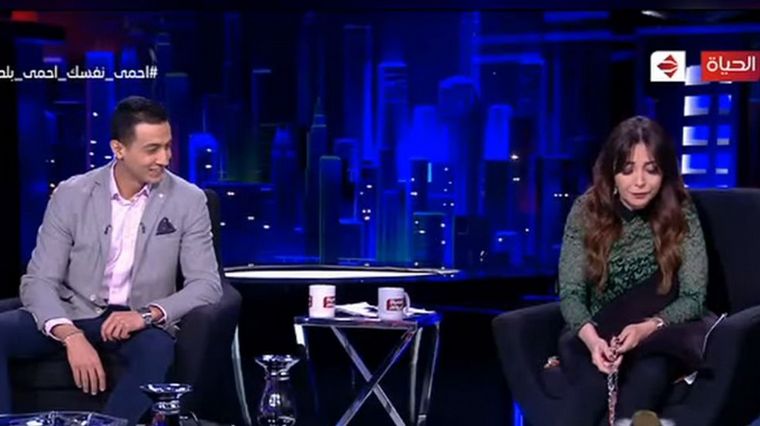 Video viral: un mono atacó a una presentadora