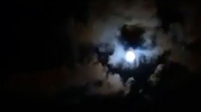 Silueta de Diego Maradona en el Cielo de Paraná