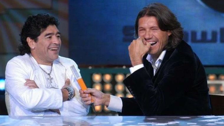 Tinelli subió una foto con Maradona y fue repudiado