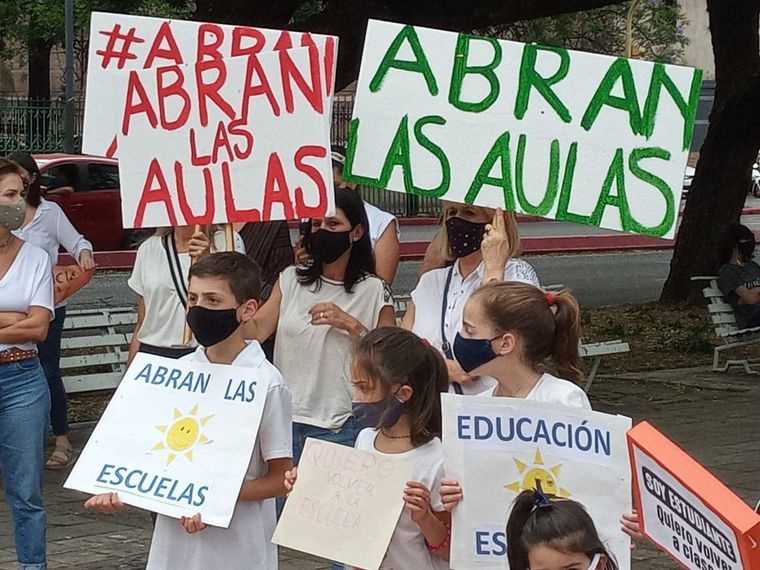 Padres autoconvocados, disconformes por reunión con Grahovac