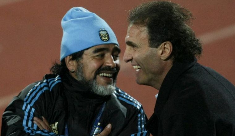 Maradona y Ruggeri, en Pretoria, Sudáfrica.