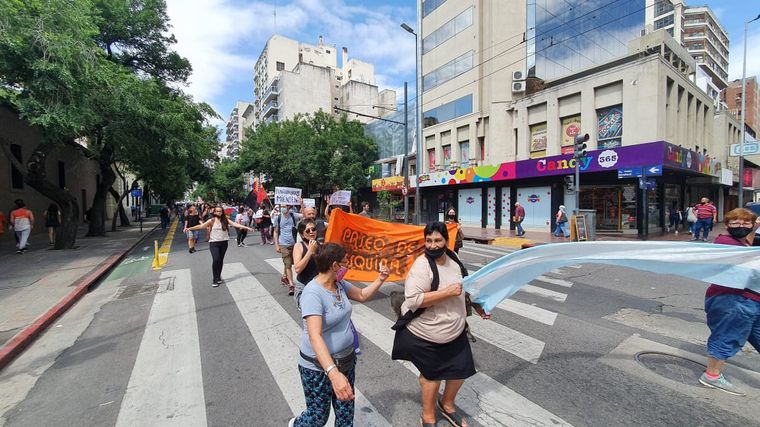 Feriantes de Córdoba reclaman la habilitación de un depósito