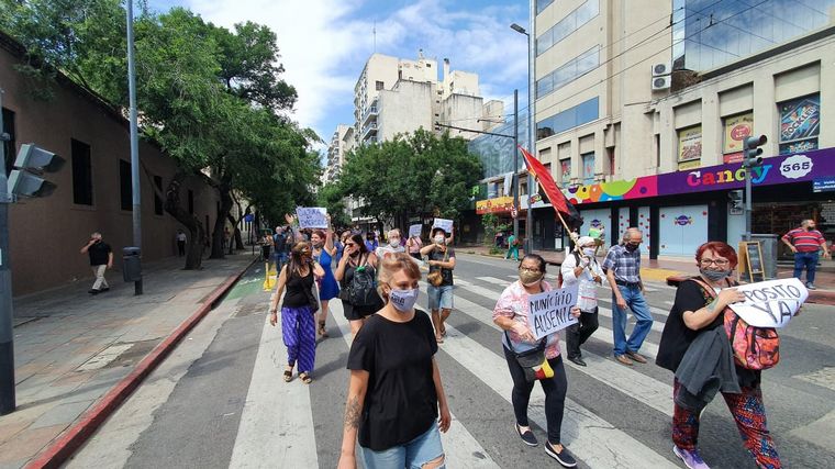 Feriantes de Córdoba reclaman la habilitación de un depósito