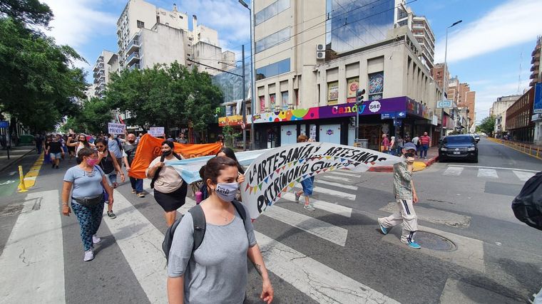 Feriantes de Córdoba reclaman la habilitación de un depósito